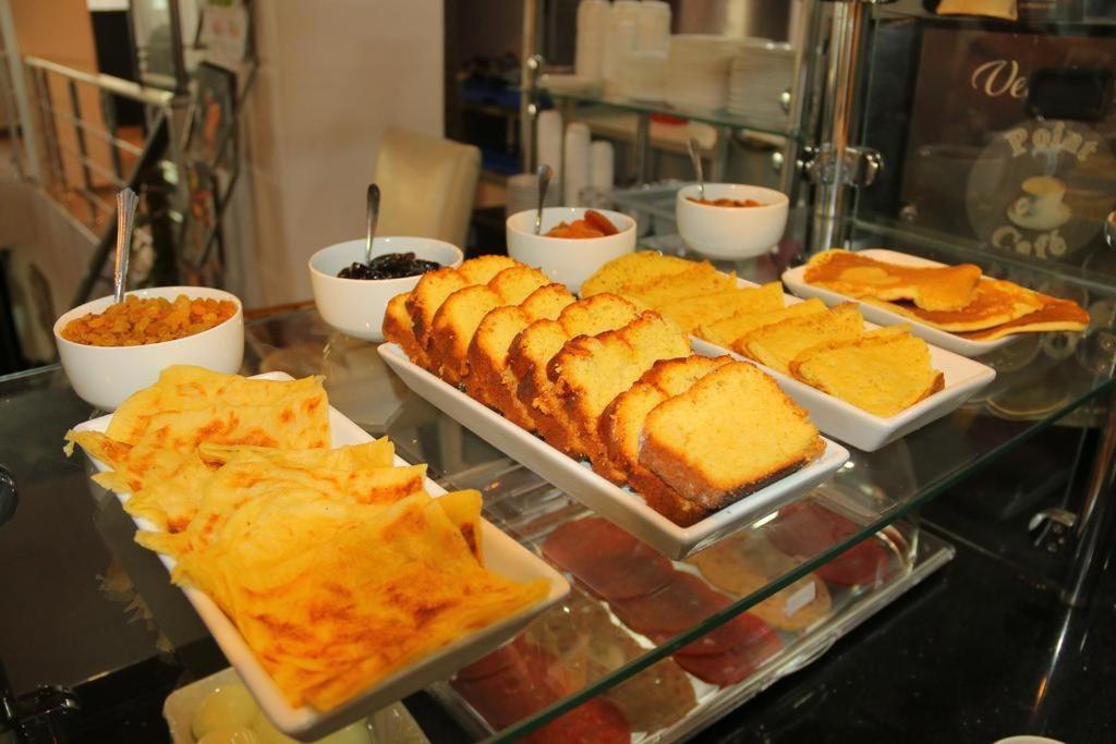 Calypso Hotel Ain el Turk Bagian luar foto