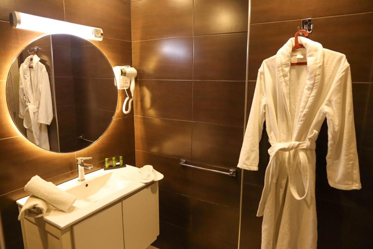Calypso Hotel Ain el Turk Bagian luar foto