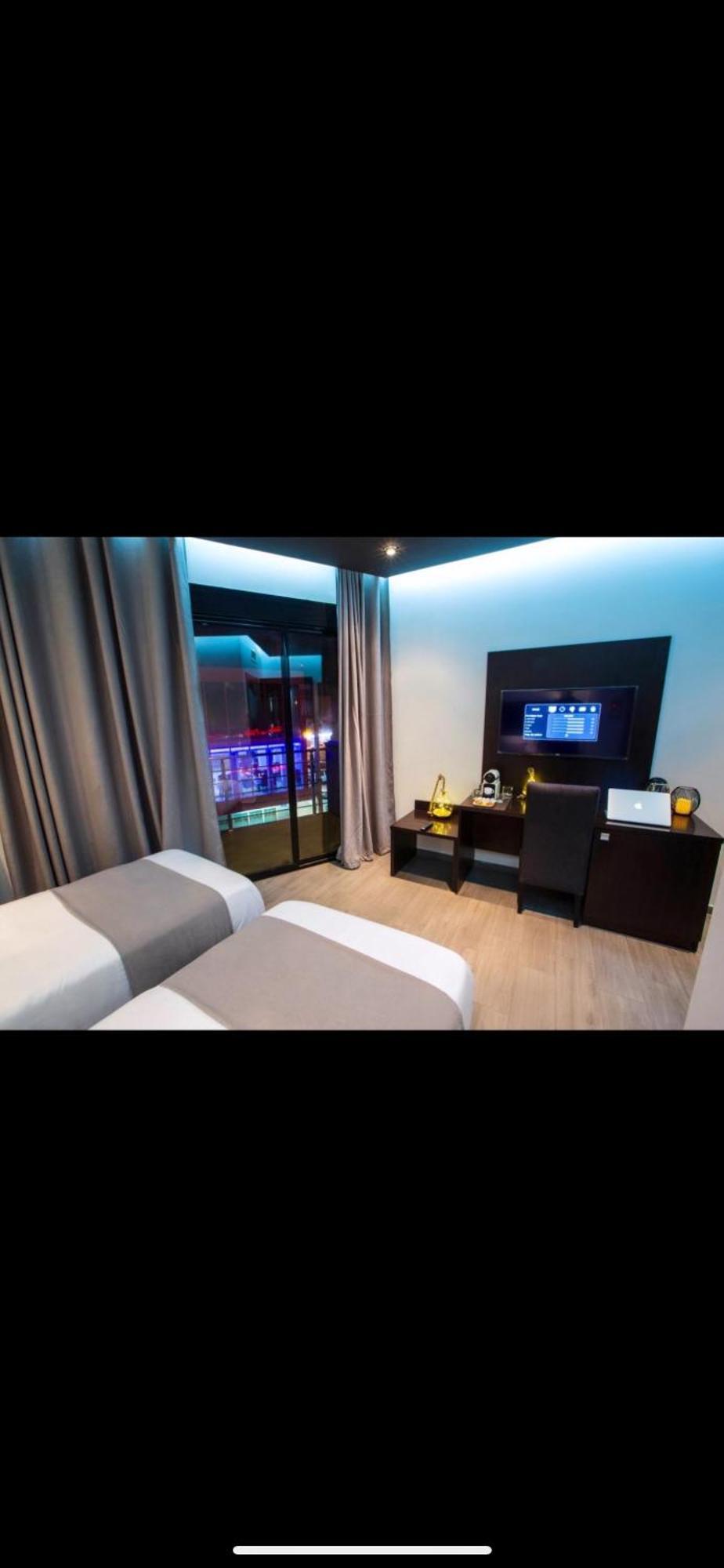 Calypso Hotel Ain el Turk Bagian luar foto